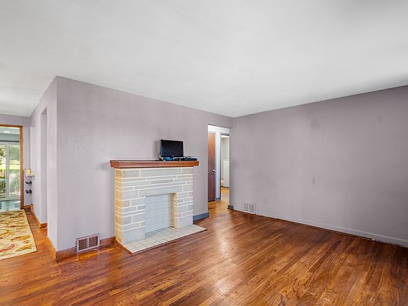 3rd image of 443 Conniston Ave