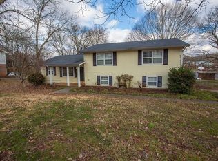 1318 Ridgeway Cir, Athens, TN 37303
