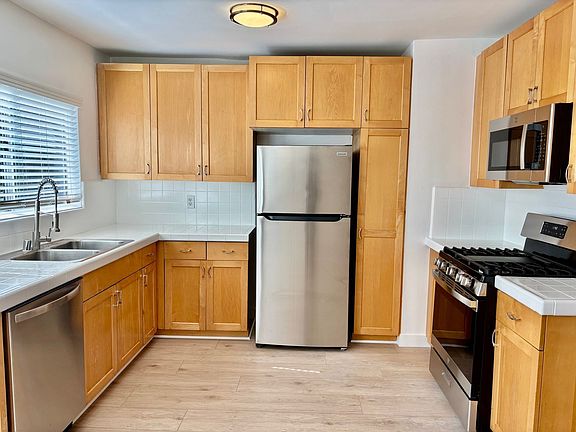 2nd image of 808-812 Westmount Dr #812-16