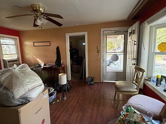 5th image of 611 W Park Ave
