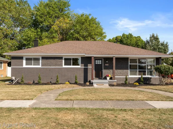 25200 Gardner Ave, Oak Park, MI 48237