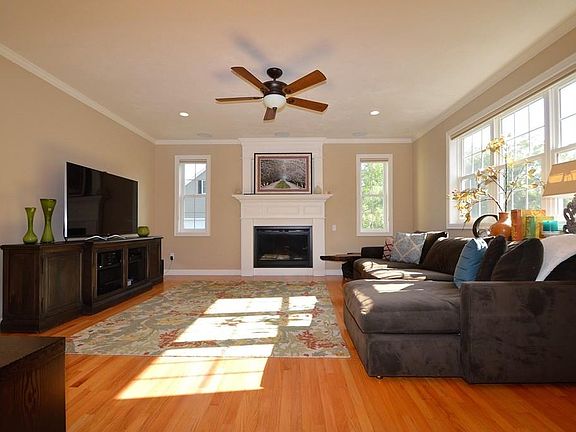 3rd image of 164 Oakhill Ave