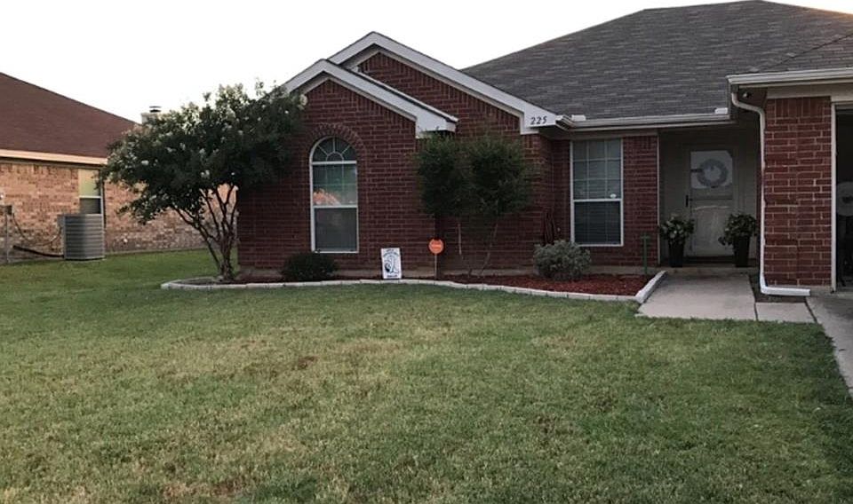 1st image of 225 Whispering Dell Ln