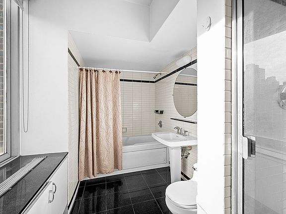 4th image of 360 E 88th St APT 16D