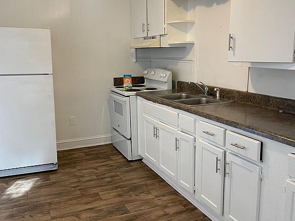 5th image of 509 Edwards St