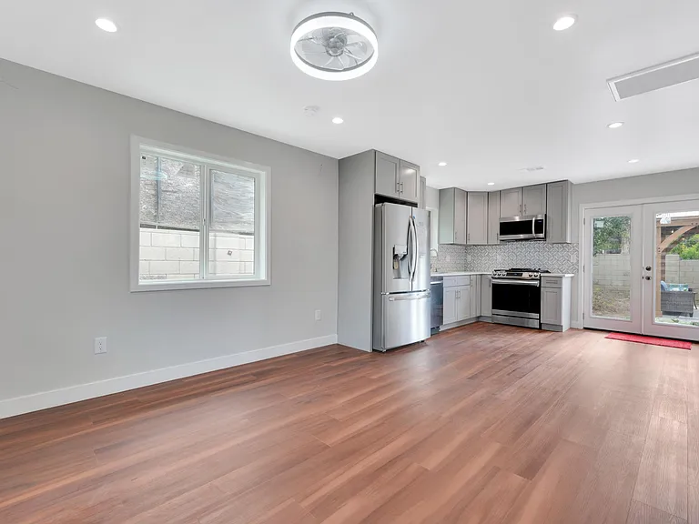 19033 Napa St — Photo 20