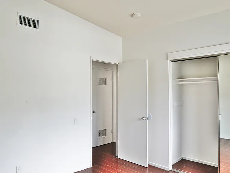 27400 Hombria Dr #B — Photo 10