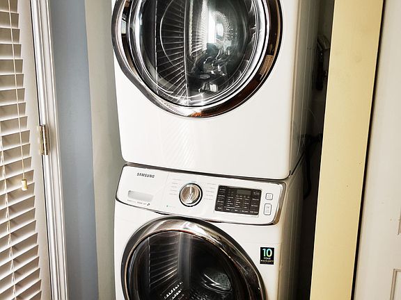 5th image of 1827 W Oakdale Ave #1D