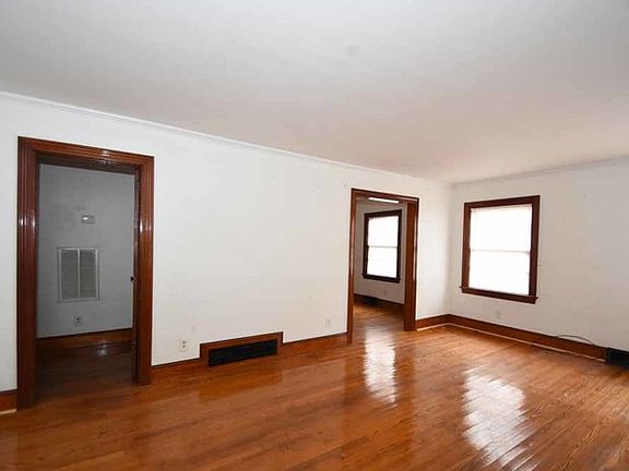 3rd image of 1306 Forbes St