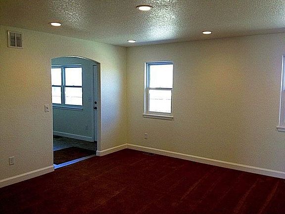 5th image of 1927 Calderwood Pl