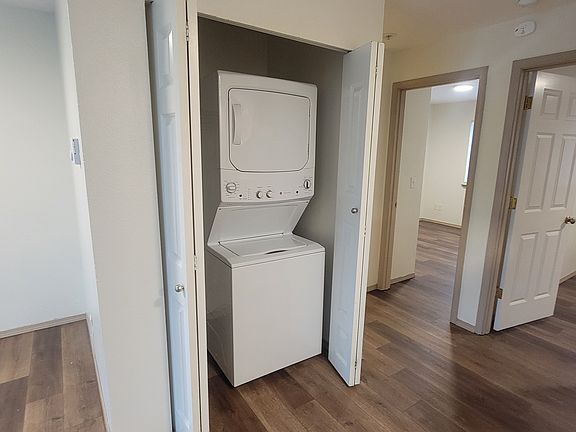4th image of 3229 Wetmore Ave #4
