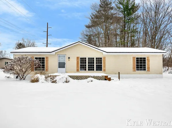 17048 Bond St, Nunica, MI 49448