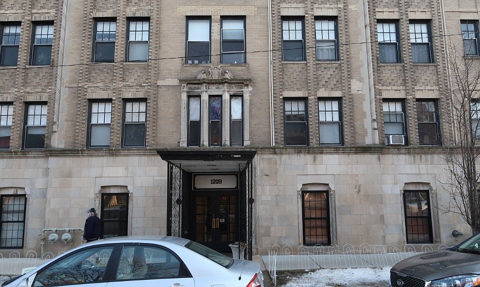 1st image of 1209 W Sherwin Ave APT 212