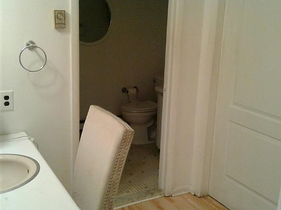 4th image of 40 Yorktowne Pkwy #B