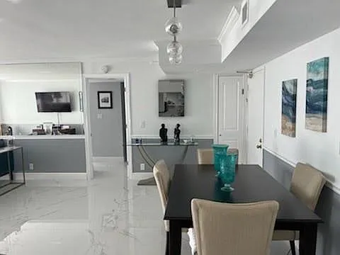 2 bed, 2.0 bath, 1100 sqft, $4,000 — Photo 3