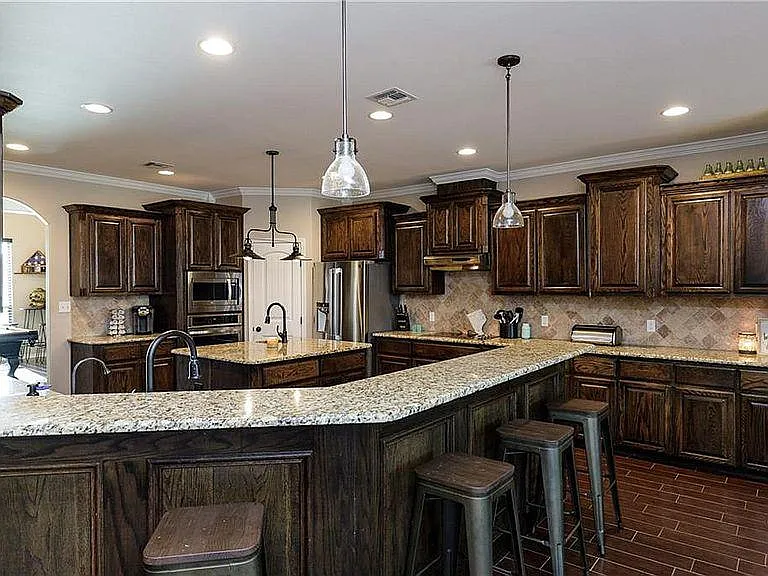 2126 Arman St — Photo 29