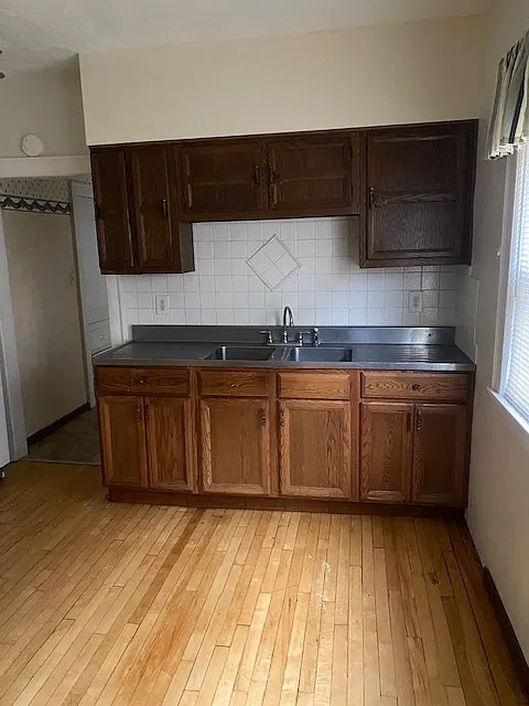 2 bed, $1,100 — Photo 4