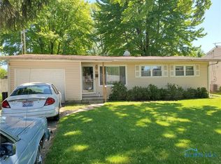 821 Maple Ln, Waterville, OH 43566