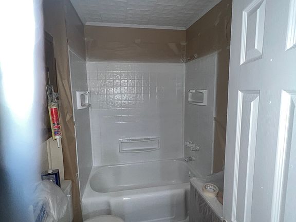 3rd image of 925 Bancroft Ave
