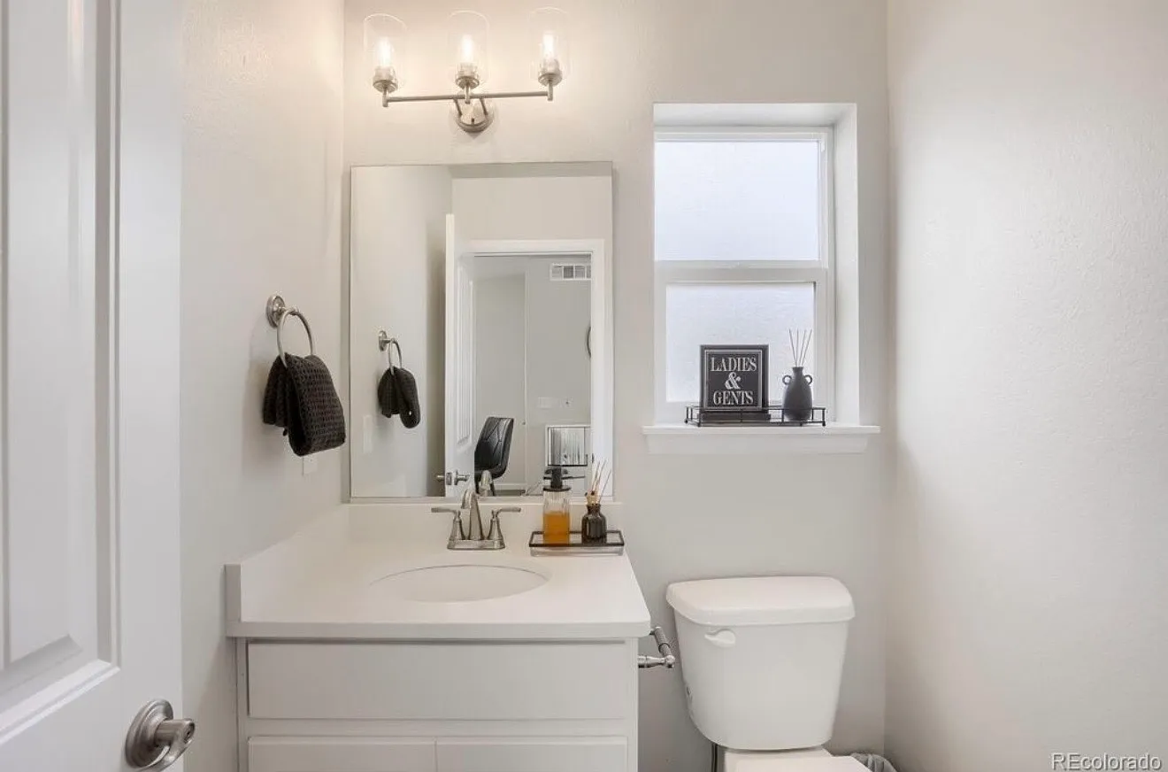 5 bed, 3.5 bath, 2160 sqft, $2,850 — Photo 4