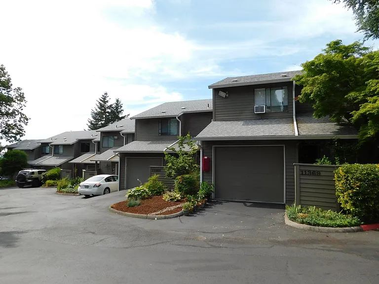 Town Center Heights Apartments — Photo 18