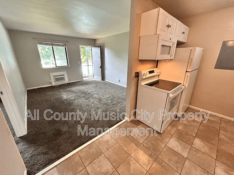2134 Fairfax Ave #C13 — Photo 5