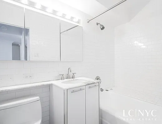 Rented by Keller Williams NYC | media 22