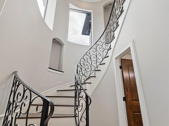 3rd image of 20994 Briar Cove Cir