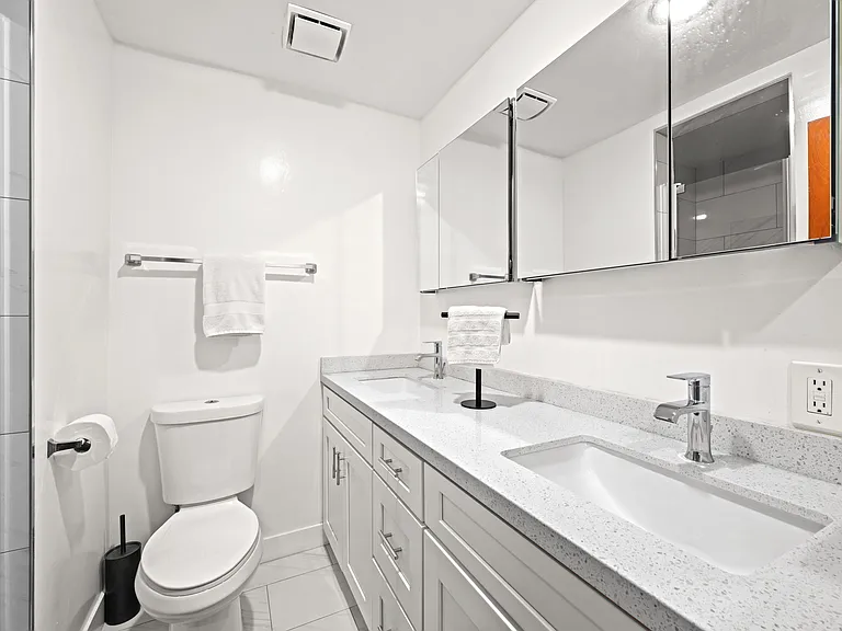 801 E 1st St #1 — Photo 21