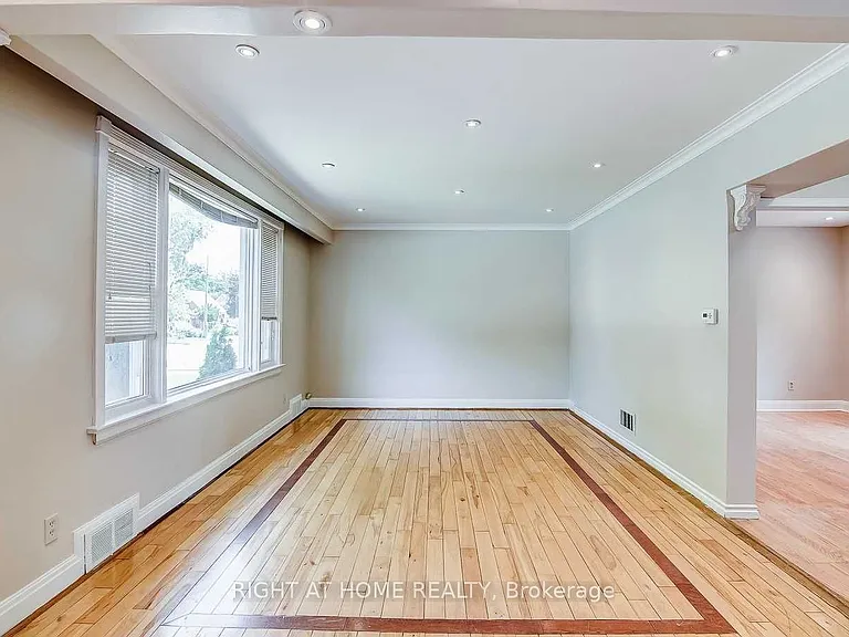 92 Lawrence Ave #UPPER — Photo 3