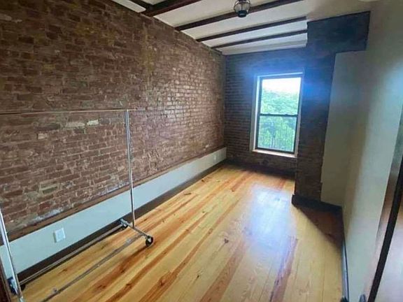 4th image of 1467 Bedford Ave #4ROOF