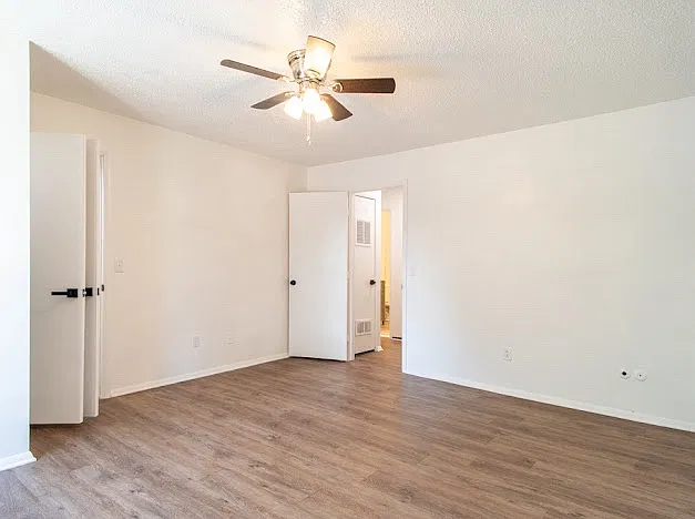 2 bed, 1.5 bath, 998 sqft, $975 — Photo 4