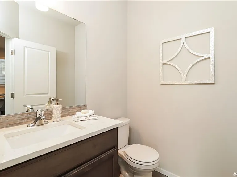 1419 E 47th St — Photo 10