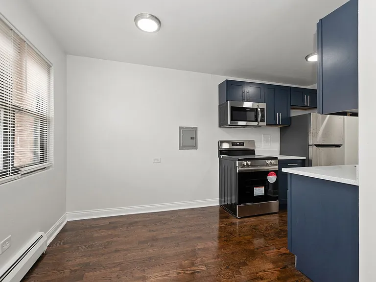 8039 S King Dr — Photo 14