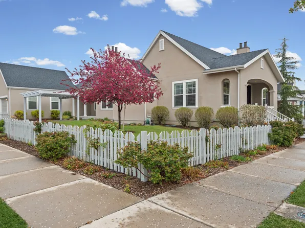 4956 W Black Twig Dr, South Jordan, UT 84009