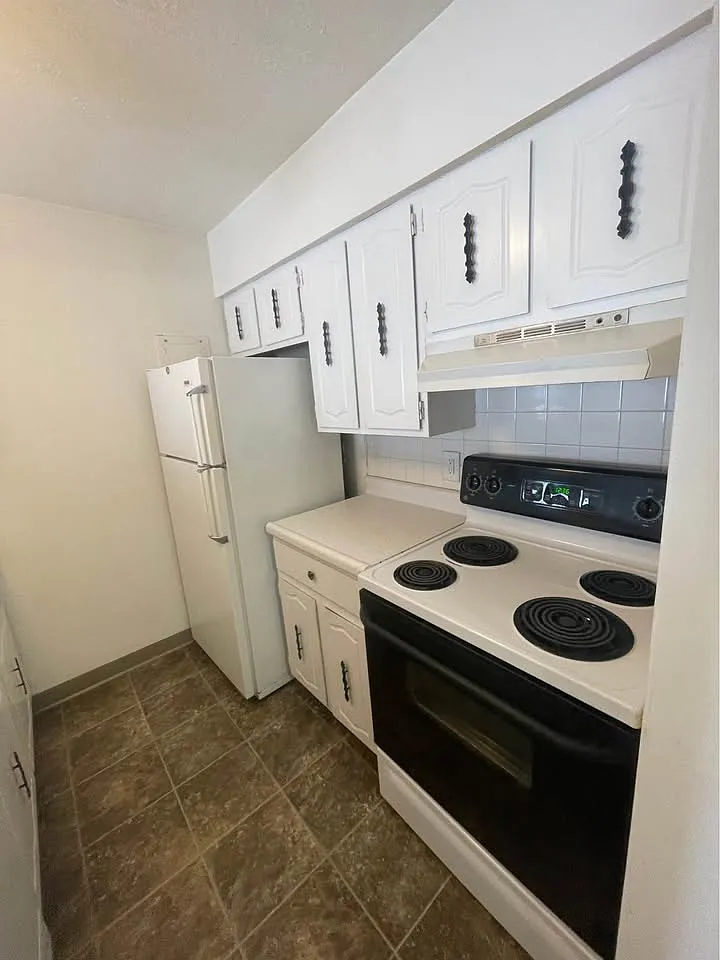 1 bed, 701 sqft, $895 — Photo 2
