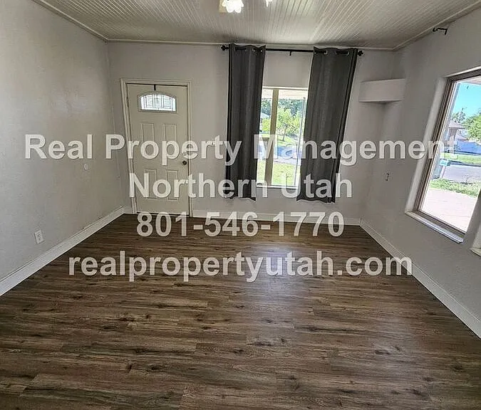 662 E 4th St #COPY — Photo 4