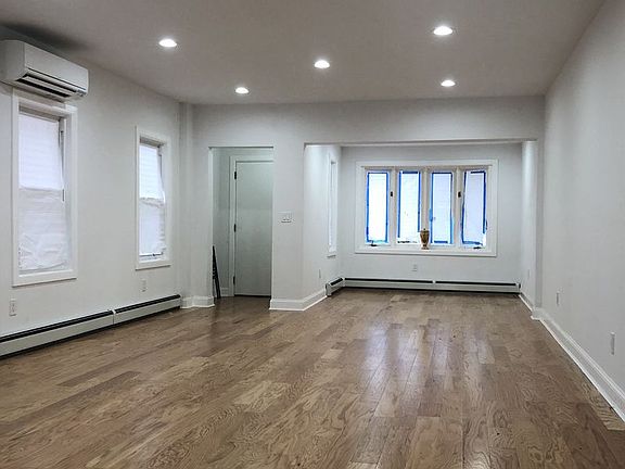 4th image of 1566 E 38th St