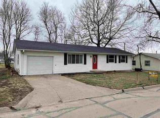 1114 E 19th St, Falls City, NE 68355
