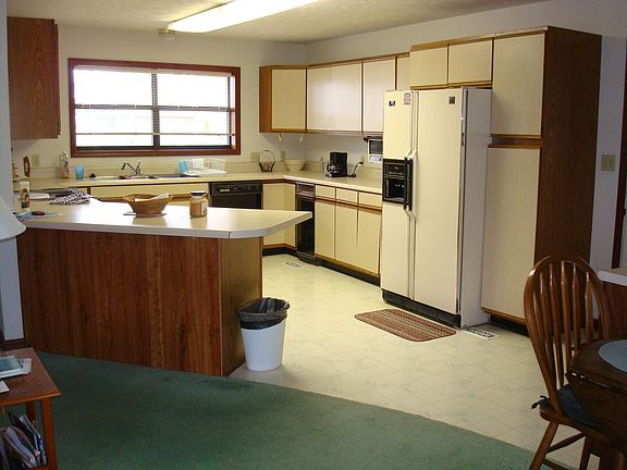 2nd image of 360 Archwood St N
