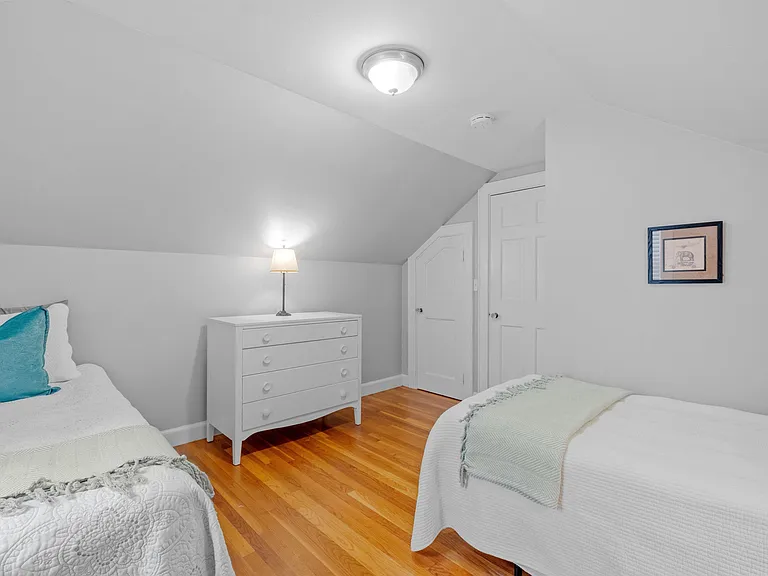 989 Union St — Photo 44