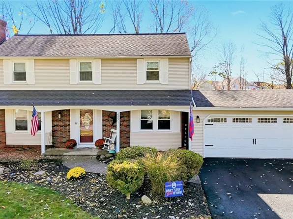 6051 Holly Ln, Farmington, NY 14425