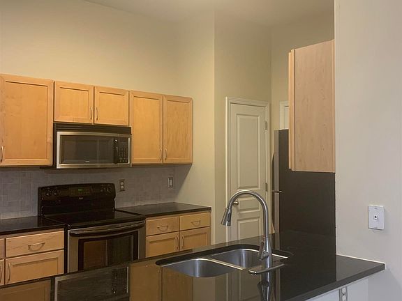 4th image of 2020 5th Ave S
