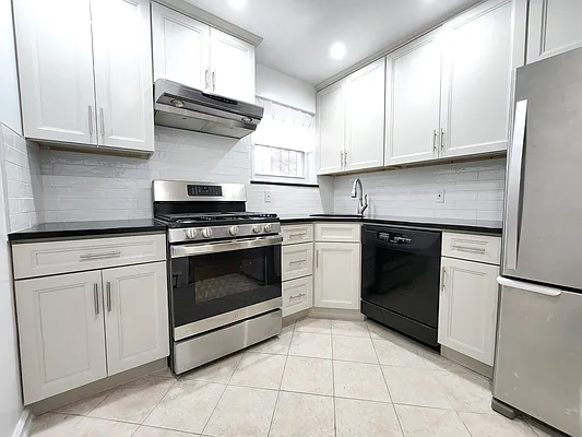 Rented by Astoria Realty | media 14