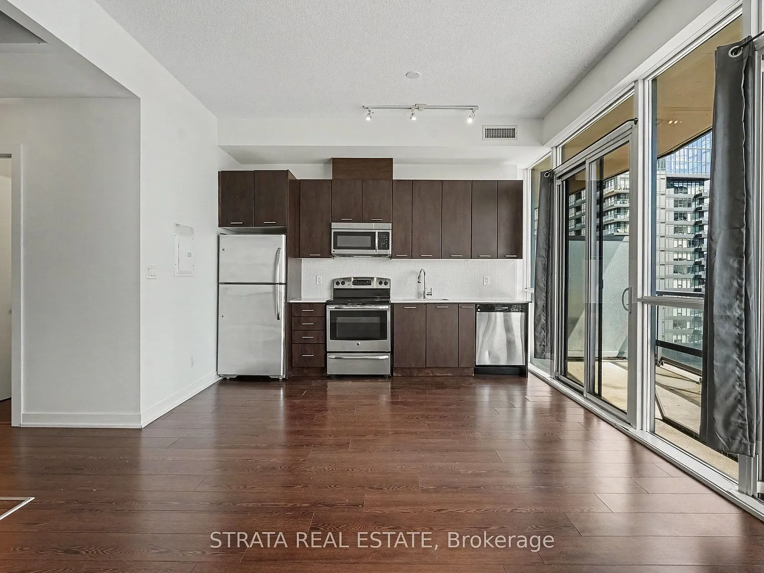 2 bed, $2,575 — Photo 4