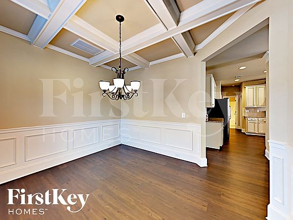 5th image of 810 Golden Isles Dr