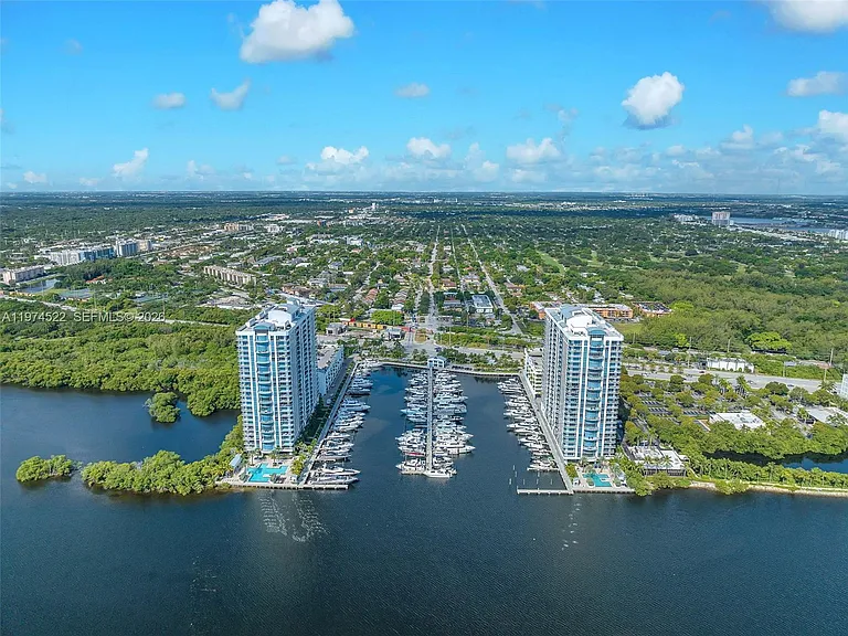 17111 Biscayne Blvd #411 — Photo 43