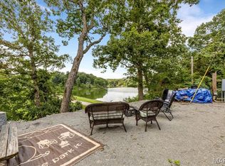 7244 Hillcrest Dr, Sainte Genevieve, MO 63670