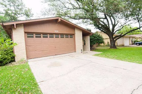 Building Photo - 18110 Navajo Trail Dr