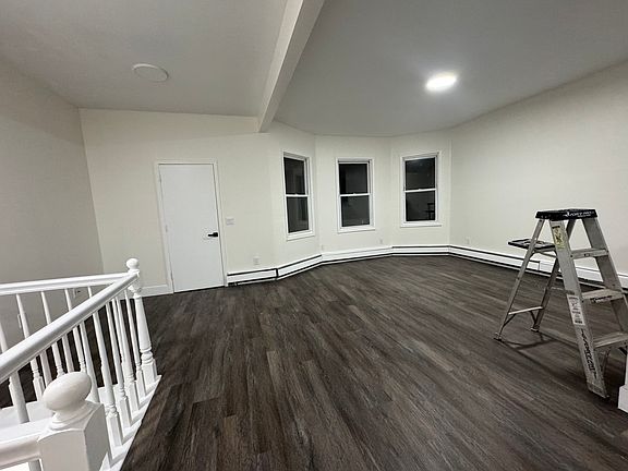 2nd image of 1 Rosewood Pl Unit 1